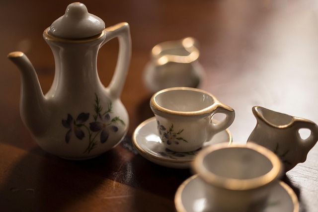 spotkanie konsultacyjne przy laptopie i notatniku